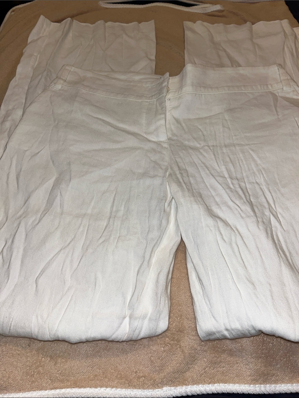 Flare white pants with pockets